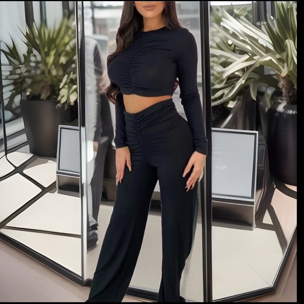 Ruched Bust Long Sleeve Crop Top & Ruched High Waisted Butt lift Leggings Outfit